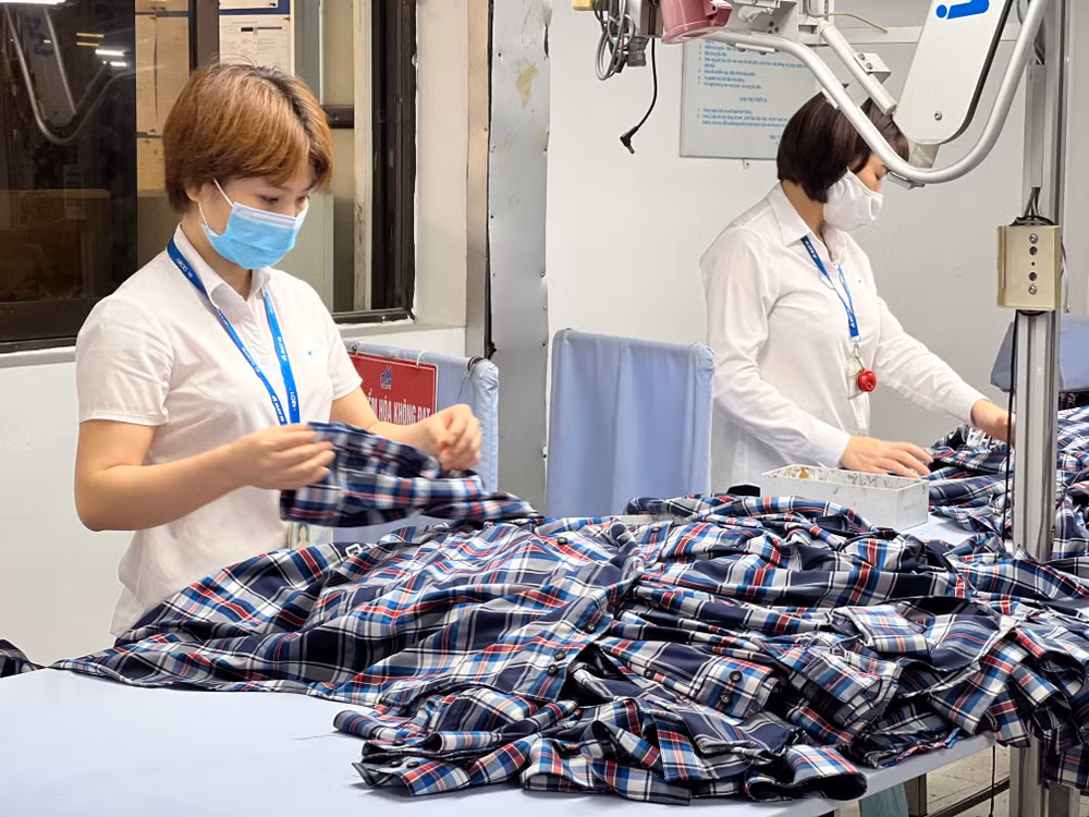 Standard Chartered hạ dự báo tăng trưởng GDP năm 2023 của VN còn 6,5% ảnh 1