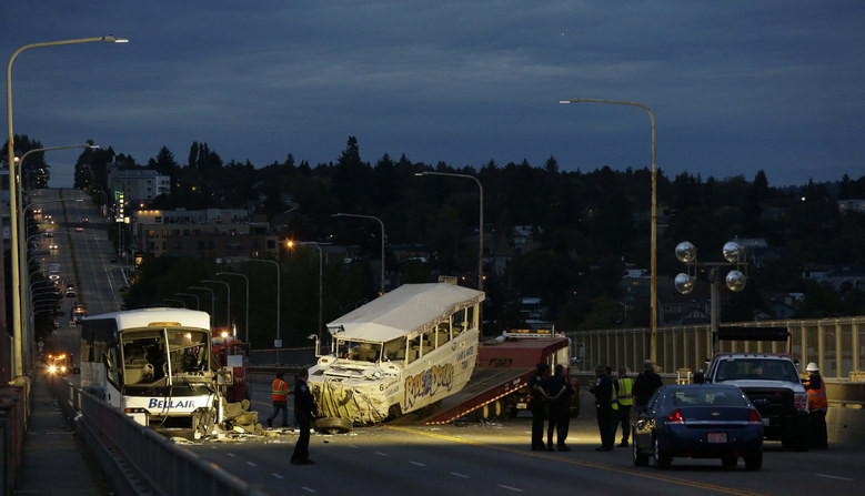 Hiện trường bi thảm vụ tai nạn xe bus chở sinh viên Việt ở Mỹ | Vietnam+  (VietnamPlus)