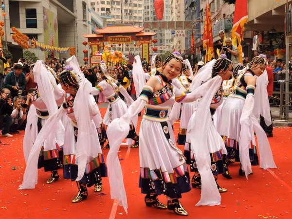 Rực rỡ Lễ hội đường phố Tai Kok Tsui ở Hong Kong ảnh 7