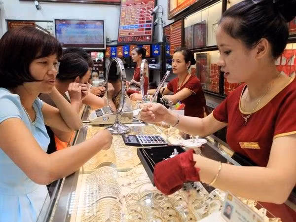 Hai thương hiệu vàng Rồng Thăng Long và SJC giảm khoảng 50.000 đồng ảnh 1
