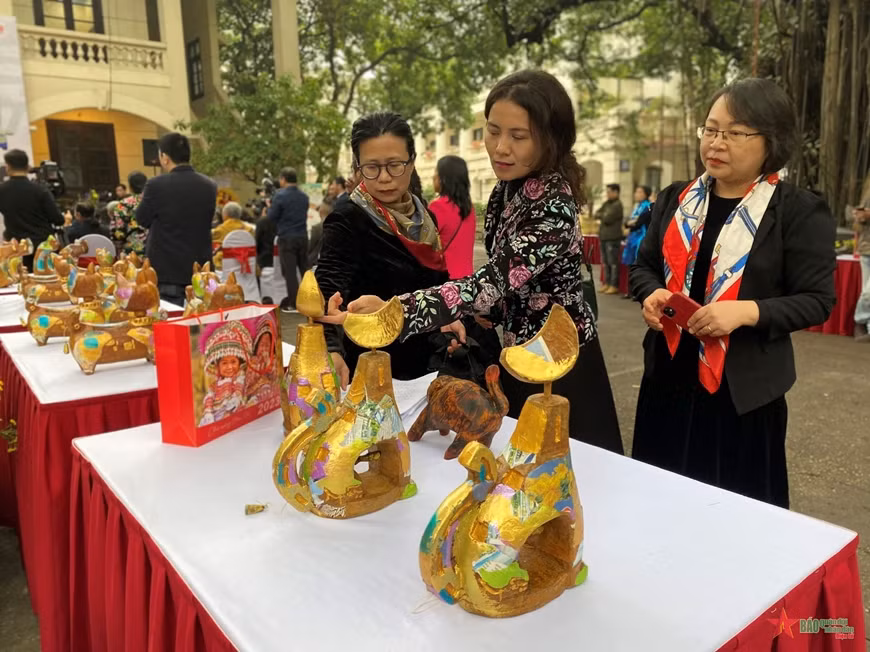 Cuộc hội ngộ của các linh vật Mèo độc bản trước thềm Xuân Quý Mão ảnh 2