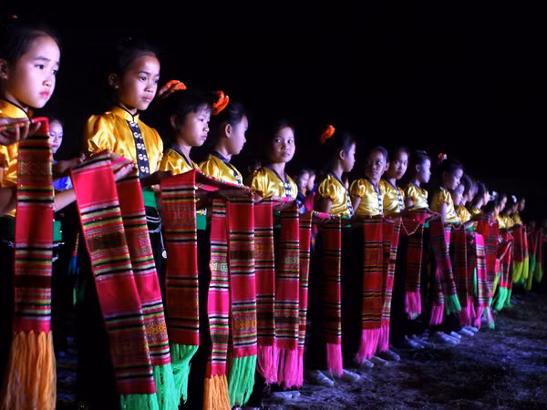 Khai mạc Tuần văn hóa, thể thao và du lịch Mường Lò năm 2014 ảnh 2