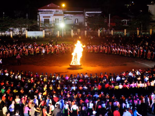 Khai mạc Tuần văn hóa, thể thao và du lịch Mường Lò năm 2014 ảnh 1