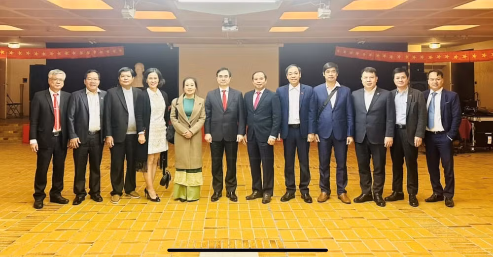 Đoàn Học viện Chính trị Quốc gia Hồ Chí Minh thăm và làm việc tại Pháp ảnh 3