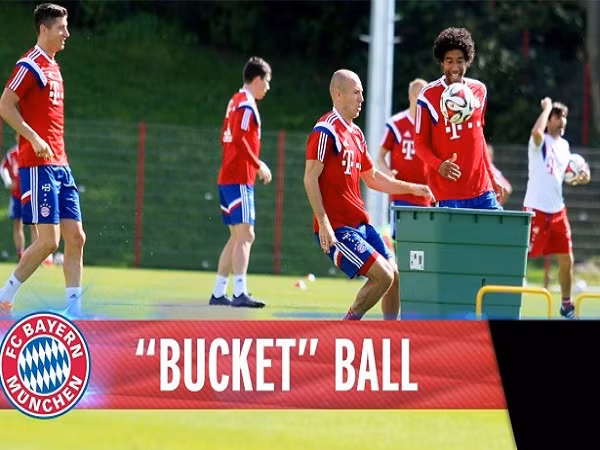 Pep Guardiola tiếp tục nghĩ ra bài tập "dị" dành cho các cầu thủ ảnh 1