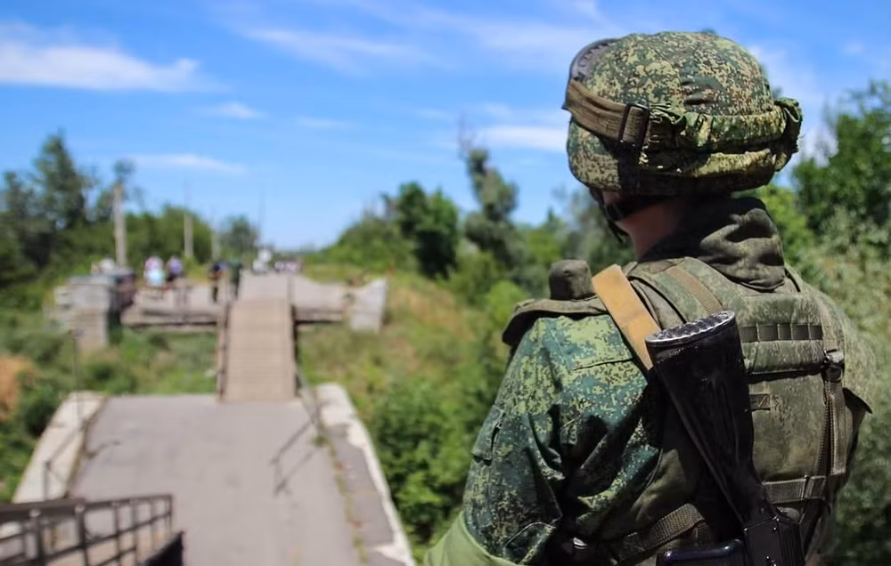 Ukraine muốn đối thoại bình đẳng với Nga về vấn đề Donbass ảnh 1