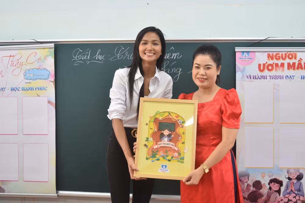 Đắk Lắk: Cô giáo vùng xa tận tụy giúp đỡ học sinh dân tộc thiểu số ảnh 2