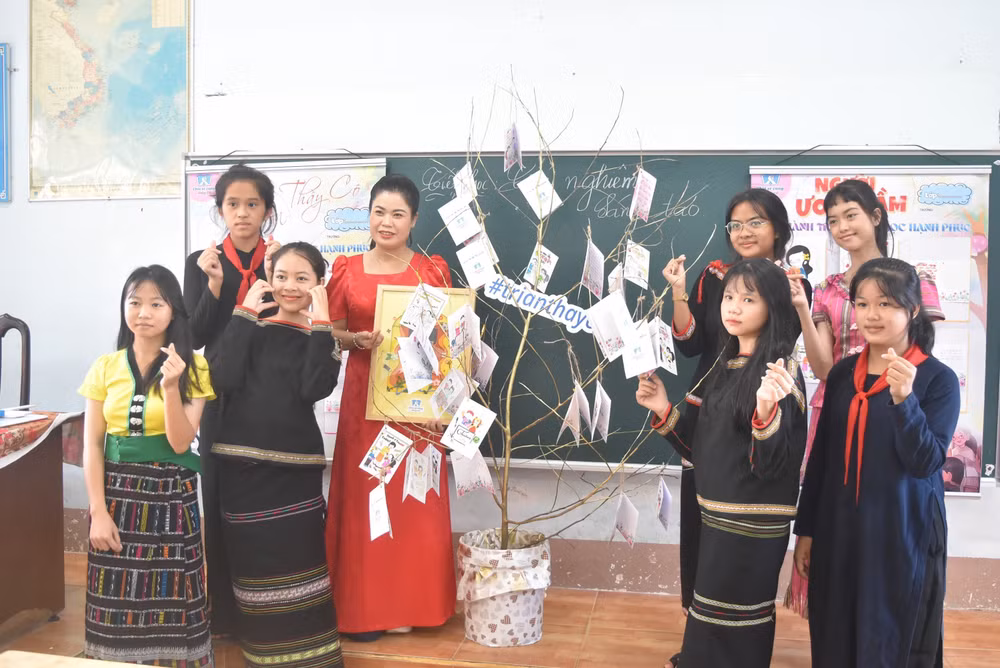 Đắk Lắk: Cô giáo vùng xa tận tụy giúp đỡ học sinh dân tộc thiểu số ảnh 3