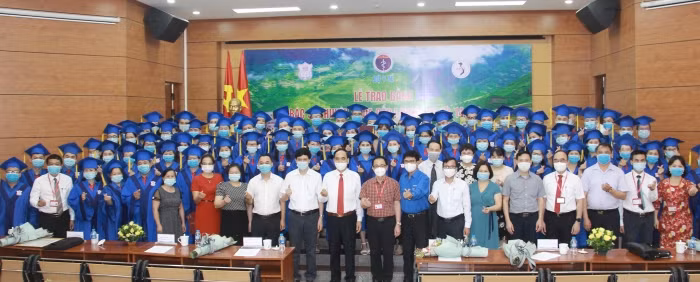 Bổ sung 106 bác sỹ trẻ về công tác tại 40 huyện nghèo, vùng khó khăn ảnh 2