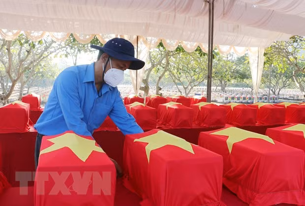 Tìm kiếm, quy tập được 19.357 hài cốt liệt sỹ trong vòng 10 năm ảnh 2