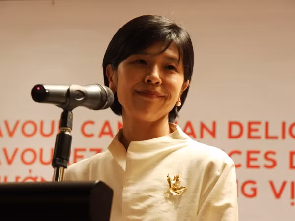 Thưởng thức tôm hùm và thịt bò Canada tại các nhà hàng Việt Nam ảnh 1