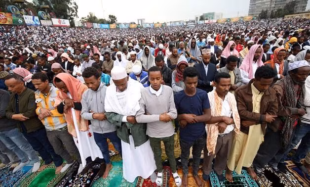 Người Hồi giáo ở Ai Cập chào đón lễ hiến sinh Eid Al-Adha ảnh 1