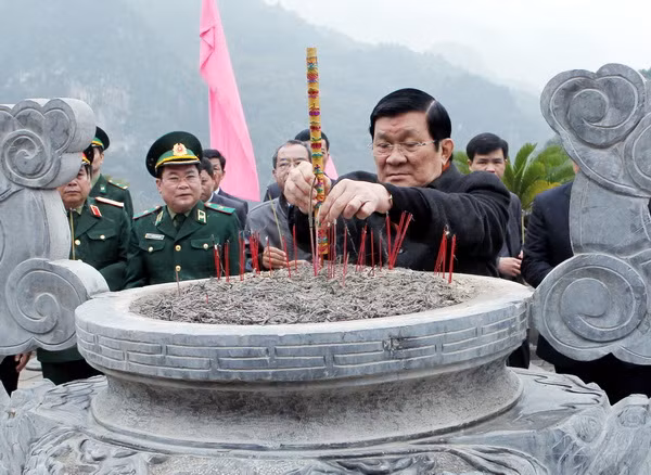 Chủ tịch nước thăm, kiểm tra tuyến biên giới Cao Bằng ảnh 1