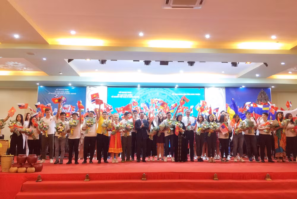 Xúc động lễ bế mạc trại hè Việt Nam cho thanh thiếu niên kiều bào ảnh 2