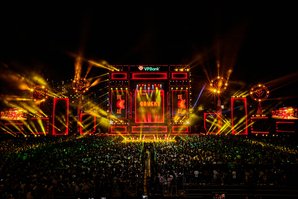 Đại nhạc hội VPBank thu hút 15.000 khán giả, 'đốt cháy' mạng xã hội |  Vietnam+ (VietnamPlus)