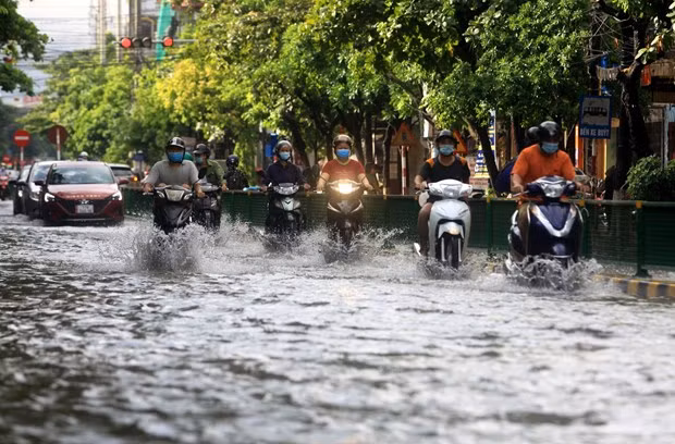 Tối 13/9, nhiều khu vực có mưa rào và dông, đề phòng lốc sét ảnh 1