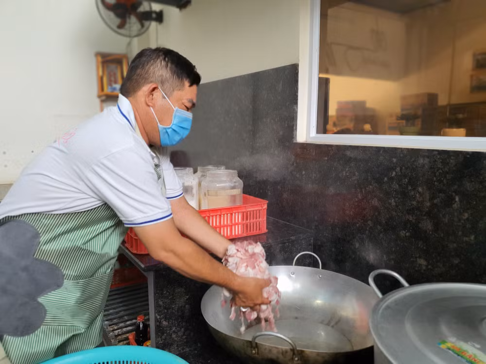 Bếp ăn 0 đồng - sẻ chia yêu thương trong mùa dịch COVID-19 ảnh 2