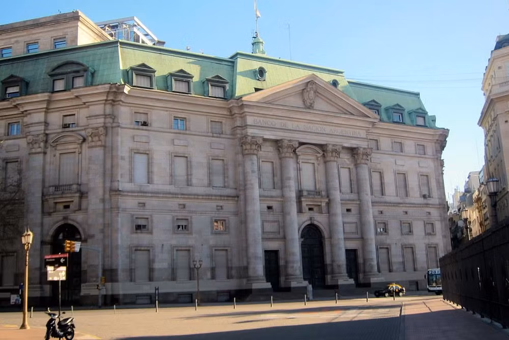 IMF hạ dự báo tăng trưởng kinh tế Argentina so với hồi tháng 4 ảnh 1