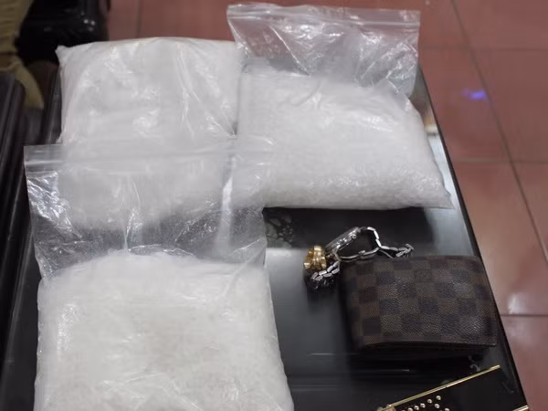Bắt vụ vận chuyển 1kg ma túy đá để lấy 2 triệu đồng tiền công ảnh 1