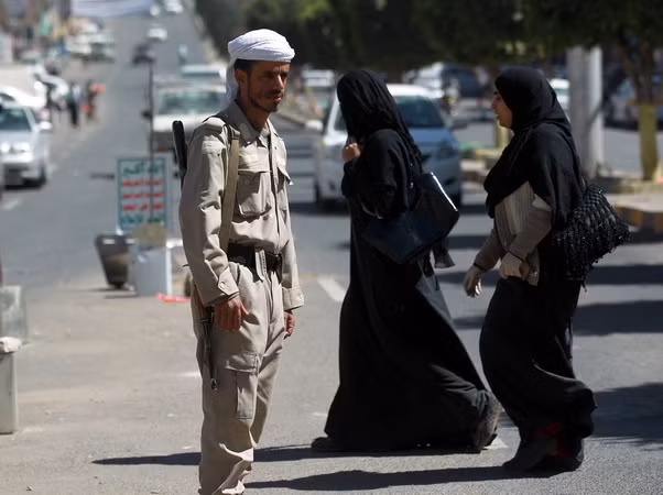 Tiếp sau Mỹ và Anh, đại sứ quán Pháp thông báo rút khỏi Yemen ảnh 1