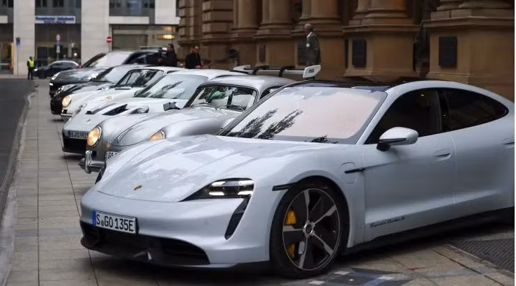 Cổ phiếu của Porsche tăng giá ngay trong ngày đầu tiên giao dịch ảnh 1