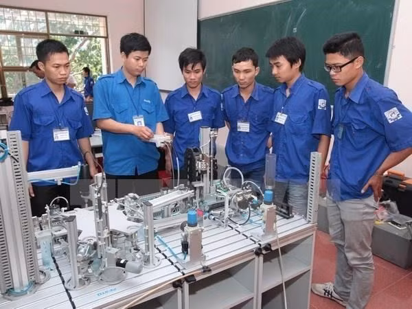 Học sinh, sinh viên các cơ sở giáo dục nghề nghiệp trở lại học từ 2/3 ảnh 1