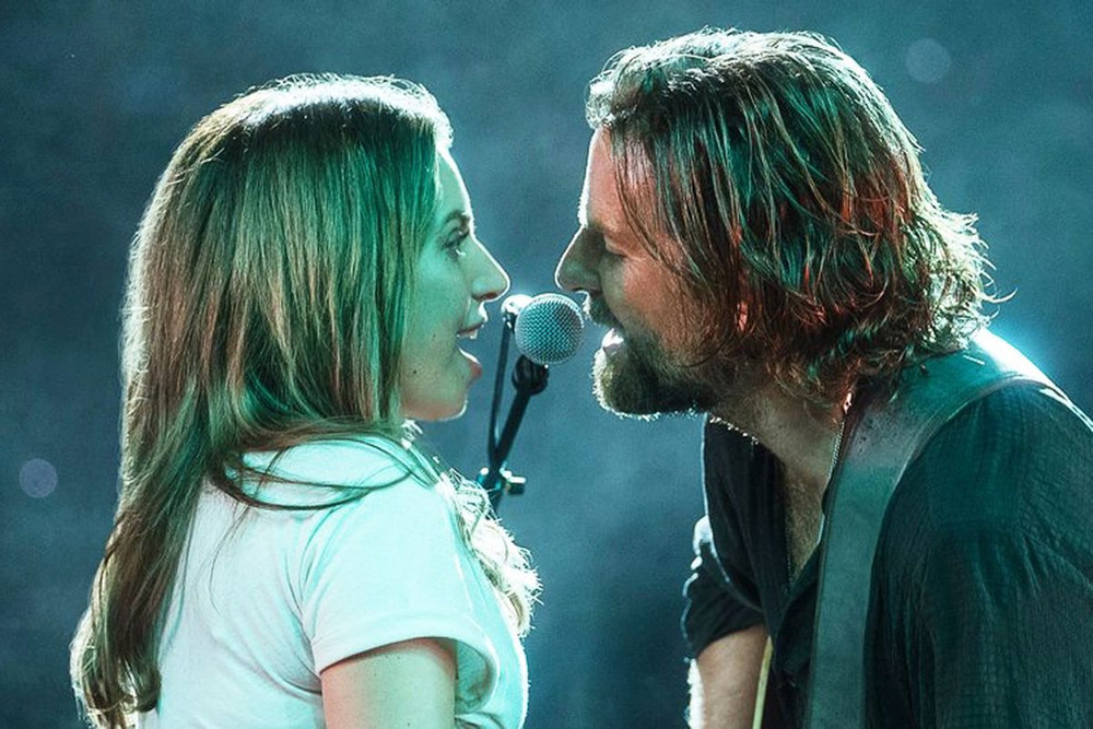 Video xem Lady Gaga trình diễn Shallow cùng Bradley Cooper | Vietnam+  (VietnamPlus)