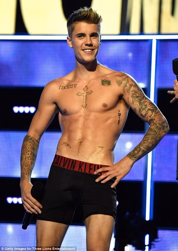 Justin Bieber khoe đồ lót của Calvin Klein trong chiến dịch mới ảnh 2
