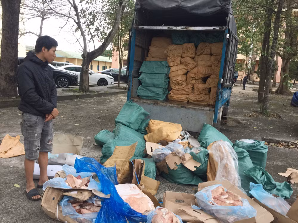 Quảng Trị: Thu giữ gần 6 tấn sản phẩm động vật bốc mùi hôi thối ảnh 1