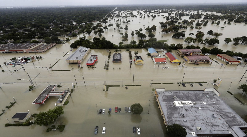 Hình ảnh Houston chìm trong biển nước vì mưa lụt sau bão Harvey | Vietnam+  (VietnamPlus)