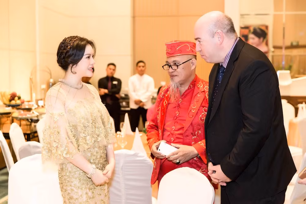 Hình ảnh Lý Nhã Kỳ tươi tắn gặp gỡ lãnh đạo Davao trước lễ sắc phong ảnh 4