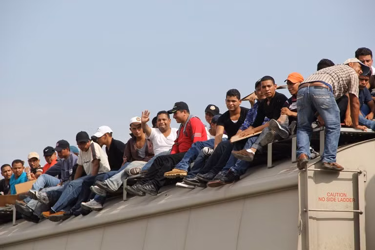 Chính quyền Trump "bắt rồi thả" 100.000 người nhập cư trái phép ảnh 1