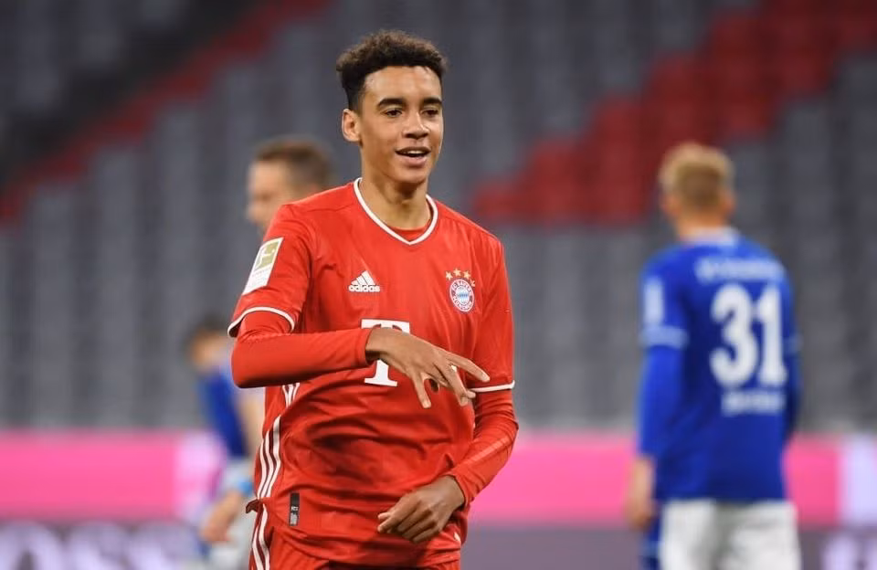 Bundesliga: Những điểm nhấn ở trận khai mạc 'hủy diệt' của nhà vô địch ảnh 1