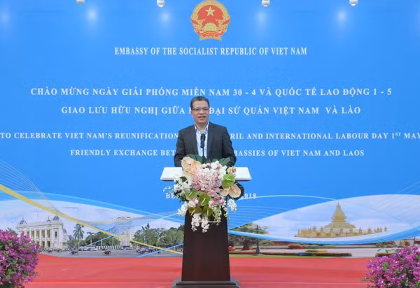 Kỷ niệm 43 năm Giải phóng miền Nam và Giao lưu Việt-Lào tại Trung Quốc ảnh 1