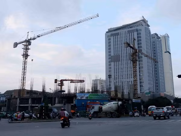 Vinh đình chỉ thi công 17 công trình vi phạm trật tự xây dựng ảnh 1