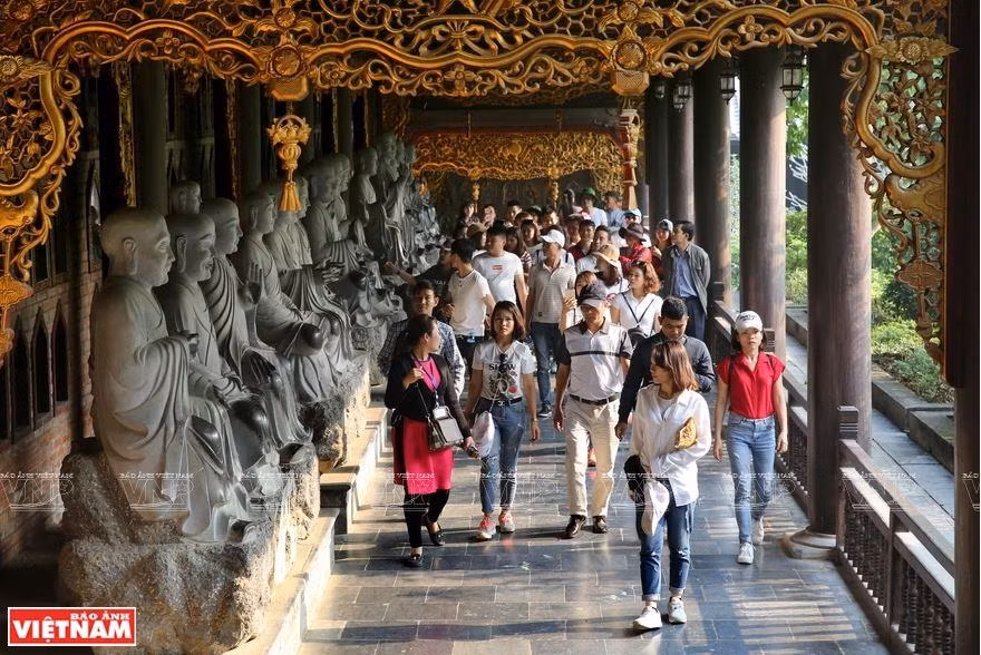 Trục du lịch tâm linh thu hút khách thập phương gần xa đến vãn cảnh ảnh 13
