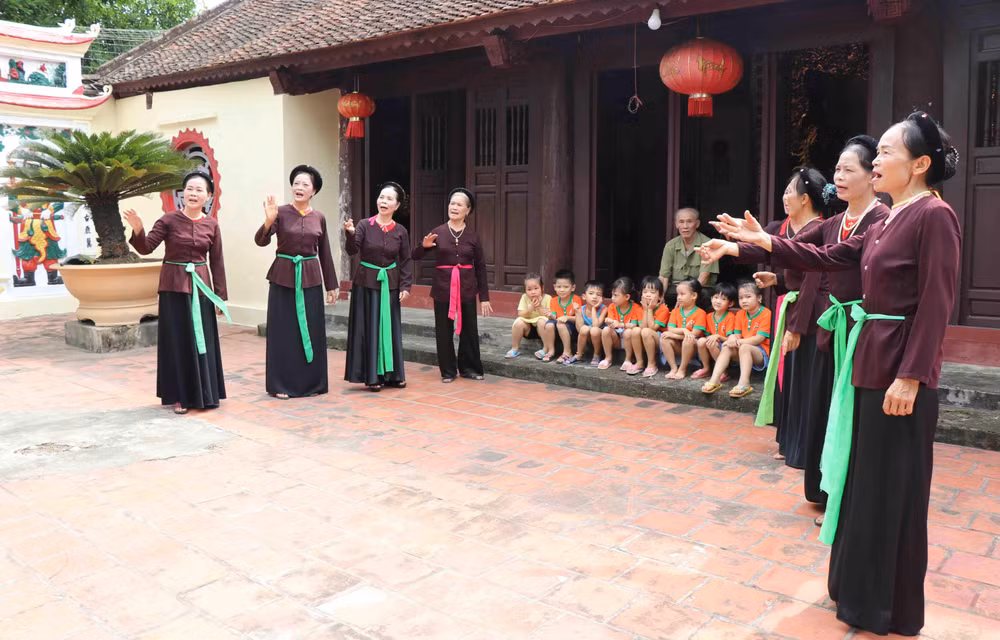 Độc đáo di sản nghệ thuật hát Trống quân Bùi Xá ở Bắc Ninh ảnh 1