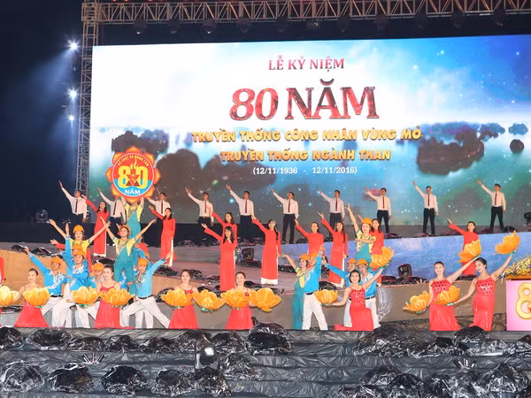 Kỷ niệm 80 năm ngày truyền thống công nhân vùng mỏ và ngành than ảnh 1