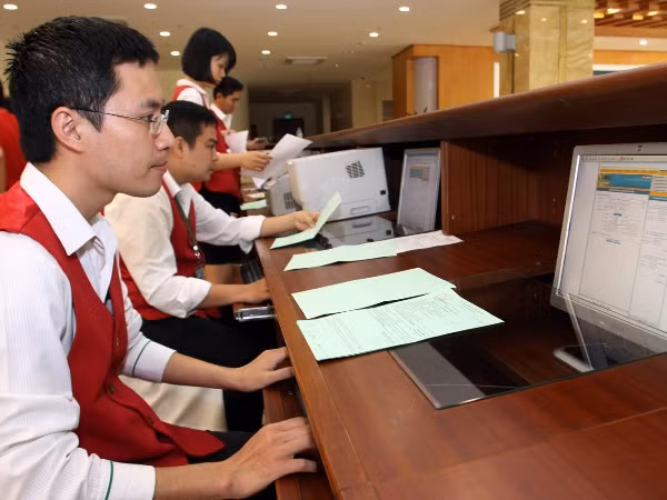 Chỉ số VN-Index có thêm hơn 3 điểm trong phiên cuối tuần ảnh 1