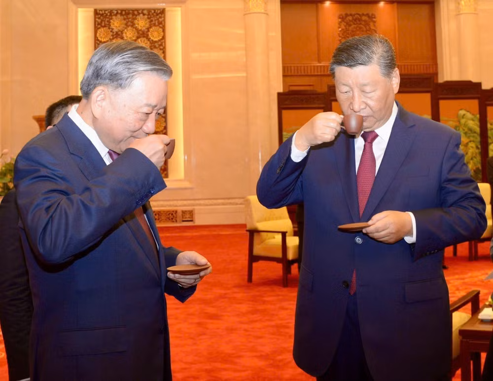ttxvn_tiec tra tap can binh to lam.jpg