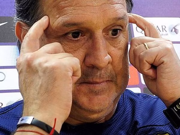 HLV Martino dũng cảm khi "cất" cả Messi lẫn Neymar ảnh 1