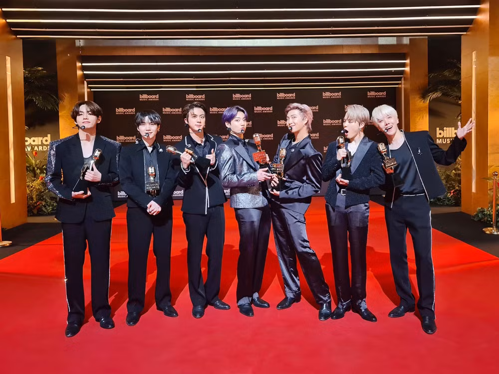 Lập 23 kỷ lục, BTS "tiến vào" Đại sảnh danh vọng 2022 của Guinness ảnh 1