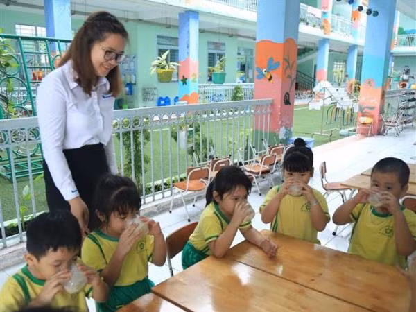 Hà Nội chốt hãng sữa, phụ huynh băn khoăn việc đăng ký lại ảnh 1
