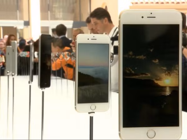 Vì sao giá cổ phiếu của ông lớn làng công nghệ Apple sụt giảm? ảnh 1