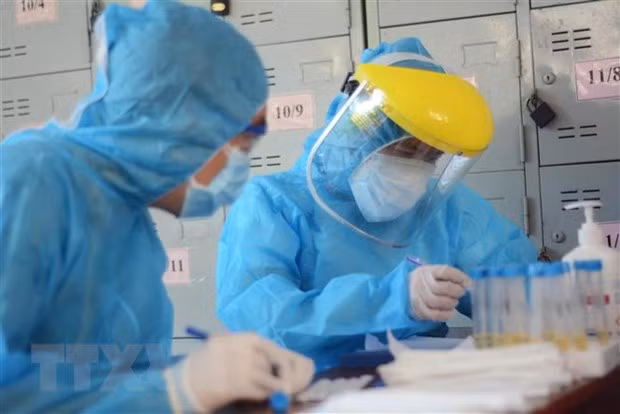 Các trường hợp F1 ở Phú Yên đều âm tính lần 1 với virus SARS-CoV-2 ảnh 1