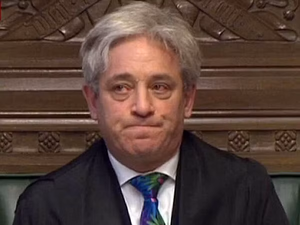 Nữ hoàng Anh phê chuẩn dự luật Brexit, mở đường rời khỏi EU ảnh 1