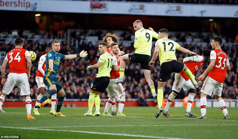Premier League: Chelsea 'nếm trái đắng,' Man City hòa kịch tính ảnh 1