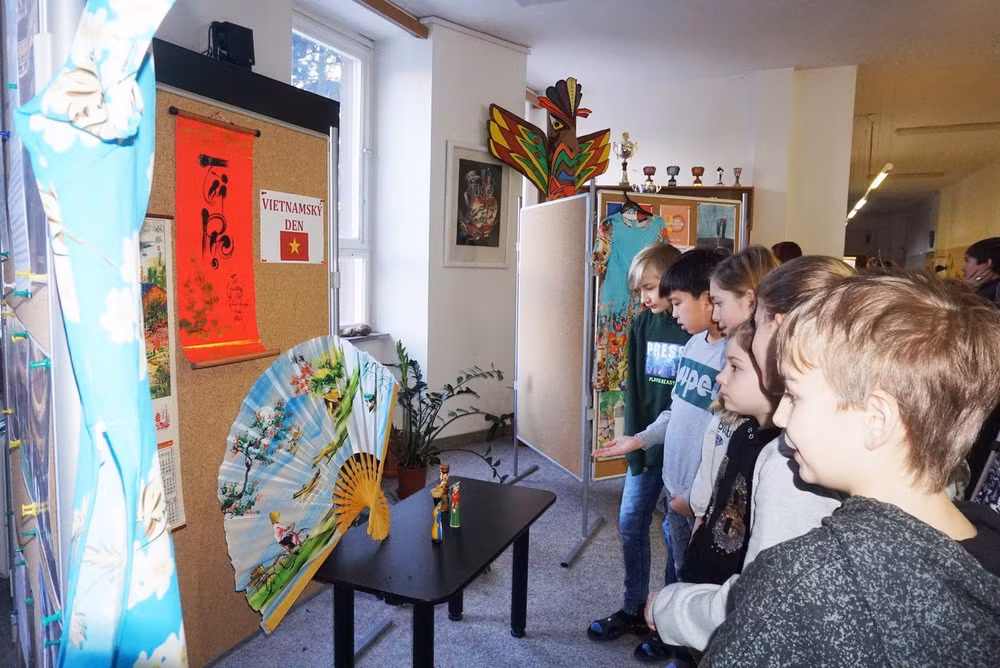 Sôi động ​“Ngày văn hóa Việt Nam” tại một trường học tại Séc ảnh 1