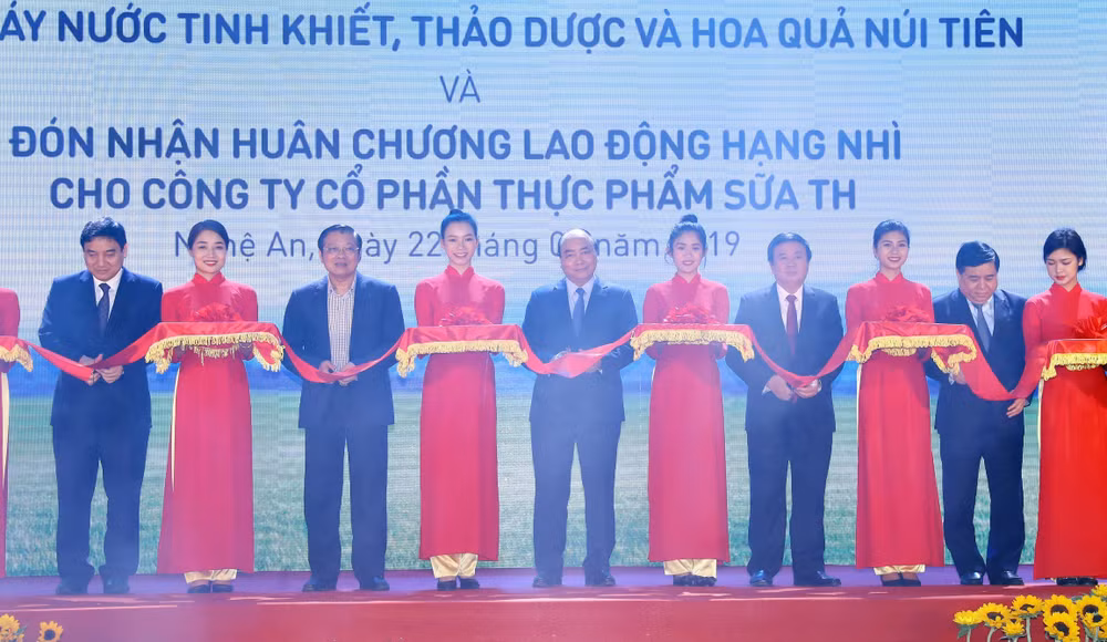 Thủ tướng dự lễ khánh thành nhà máy nước thảo dược Núi Tiên ảnh 3