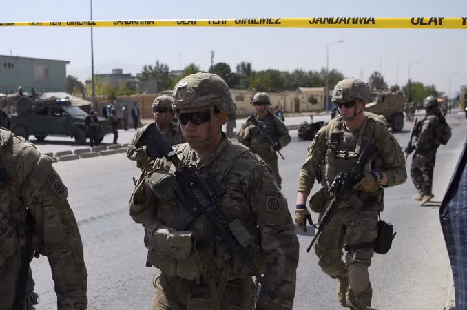 NATO: Hai lính Mỹ thiệt mạng trong vụ đoàn xe trúng mìn ở Afghanistan ảnh 1